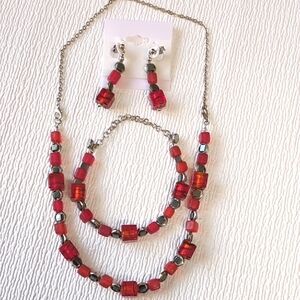 ❤️3/$10❤️Red and black Glass Beaded Necklace, Bracelet & Earring Set